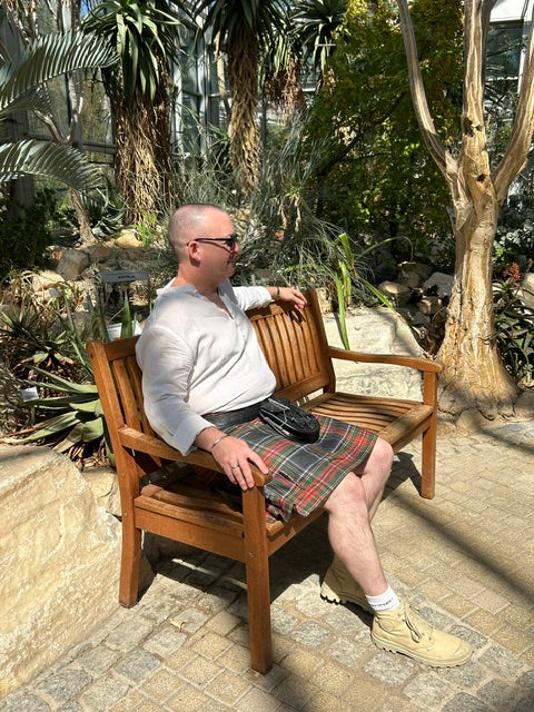 Pre-made Men's 5 yard kilt 46 inch waist size